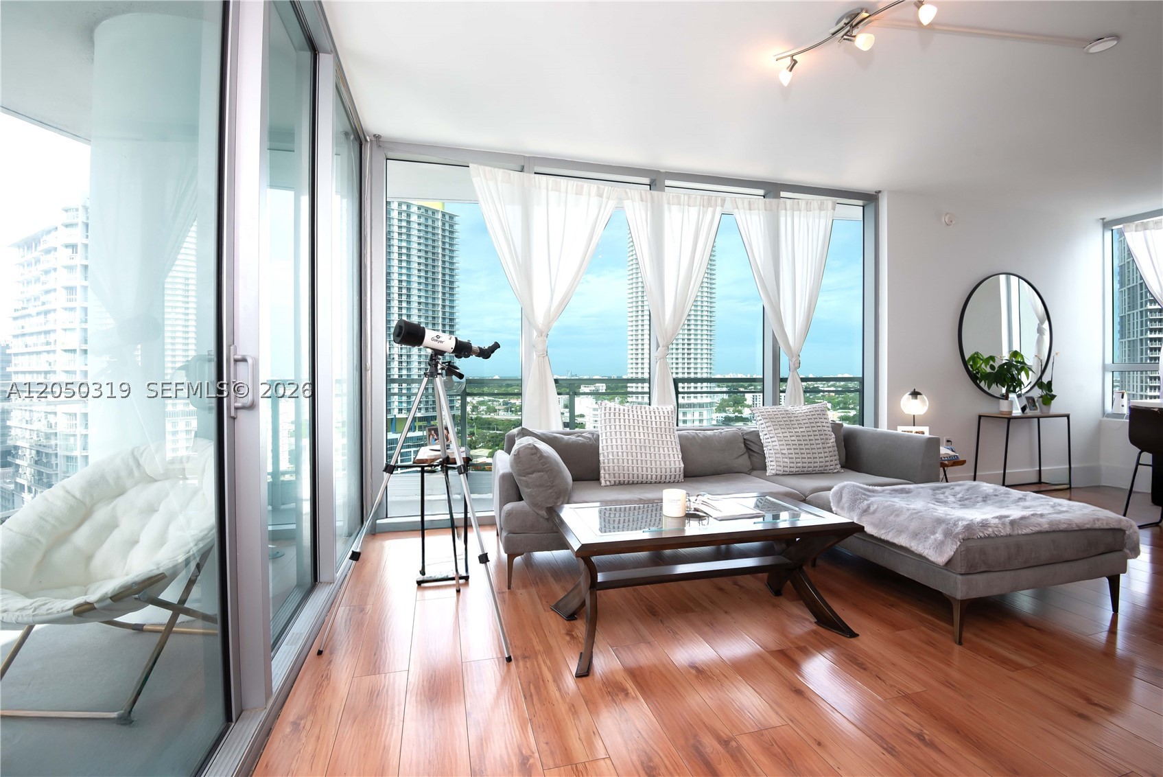 90 SW 3rd St #2113, Miami FL 33130