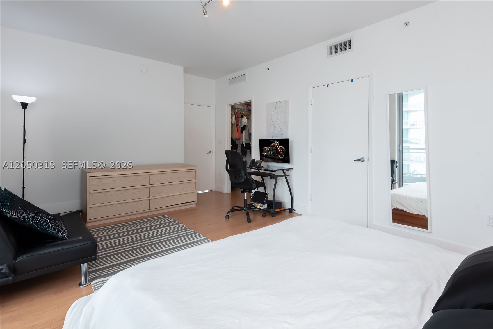 90 SW 3rd St #2113, Miami FL 33130