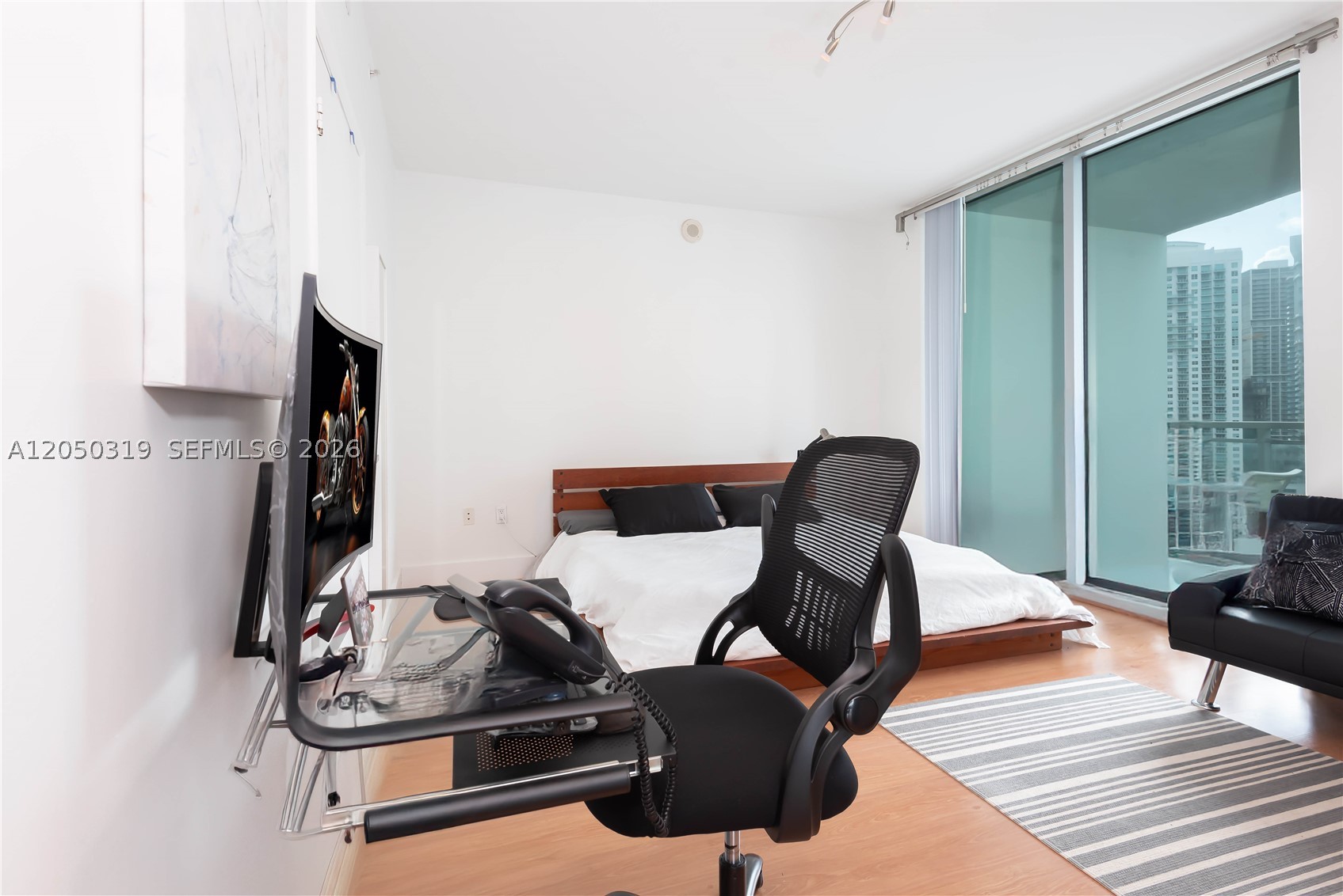 90 SW 3rd St #2113, Miami FL 33130