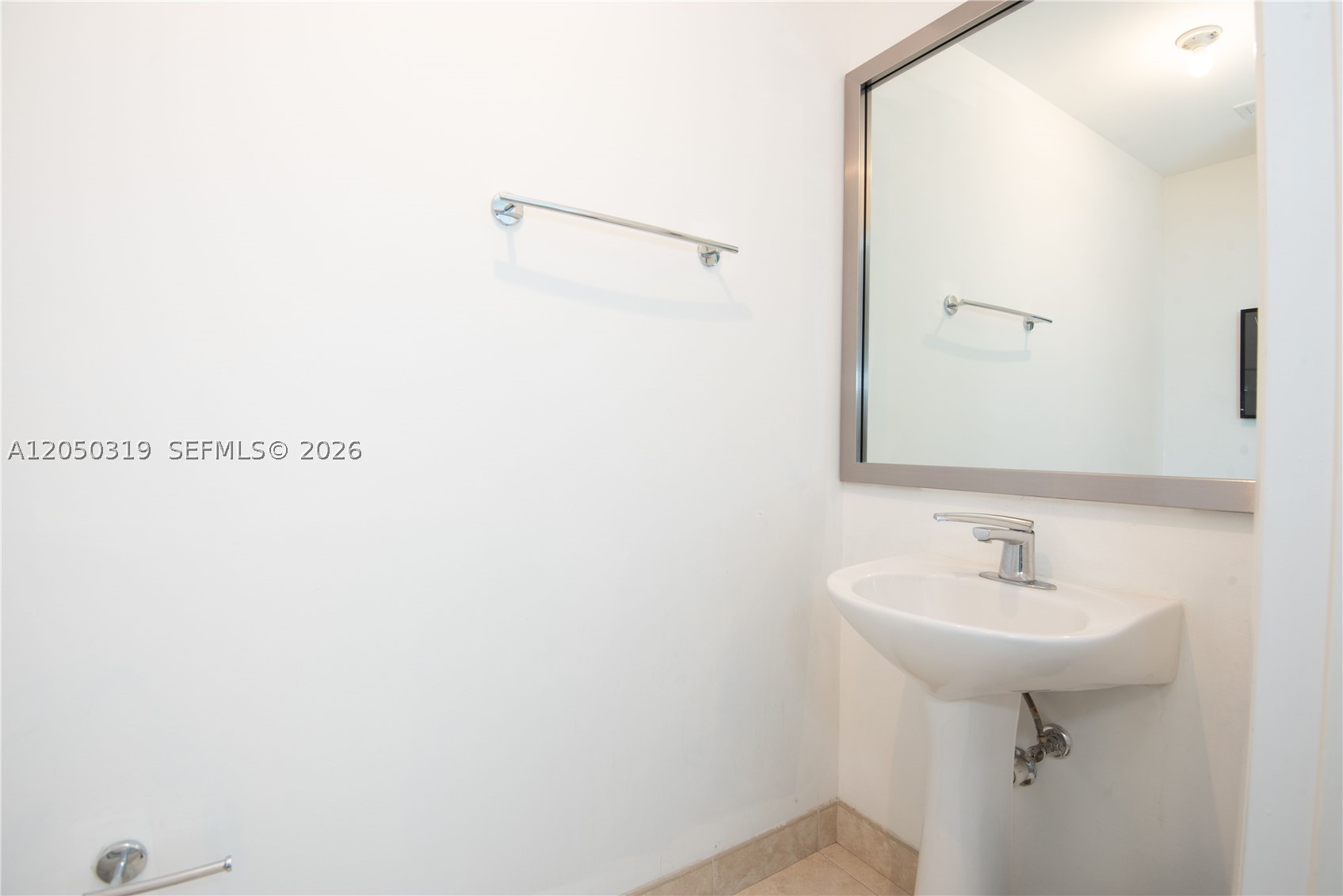 90 SW 3rd St #2113, Miami FL 33130