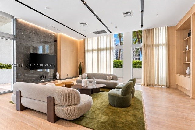 90 SW 3rd St #2113, Miami FL 33130