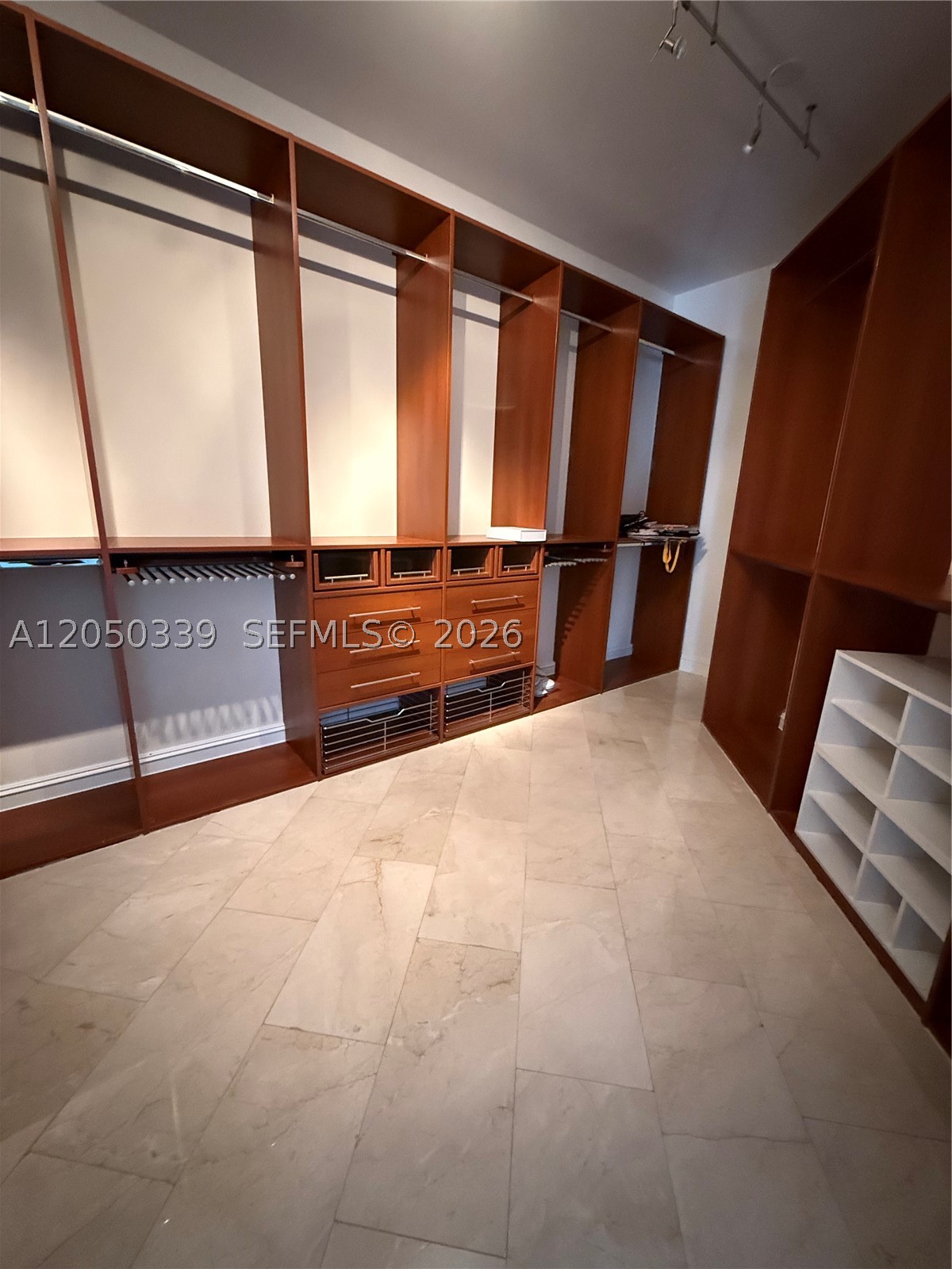 21200 Point Pl #1403, Aventura FL 33180