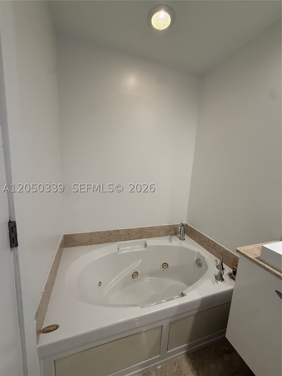 21200 Point Pl #1403, Aventura FL 33180