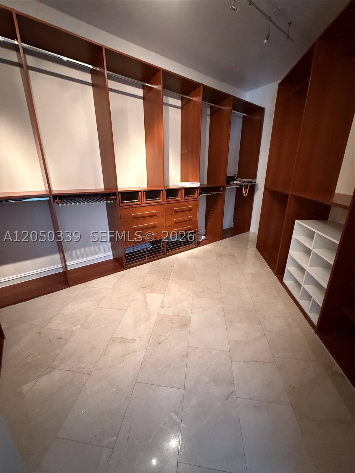 21200 Point Pl #1403, Aventura FL 33180