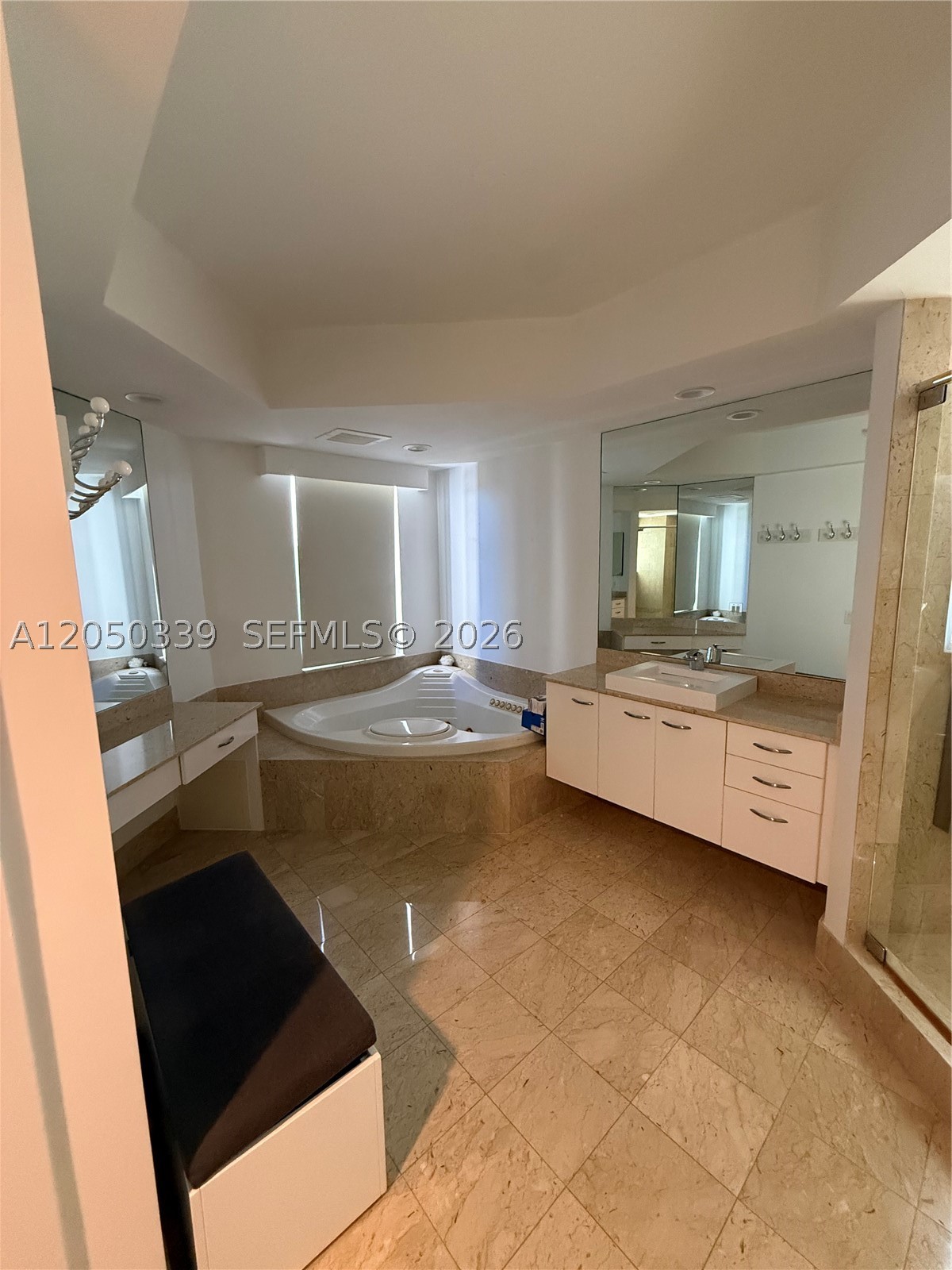 21200 Point Pl #1403, Aventura FL 33180