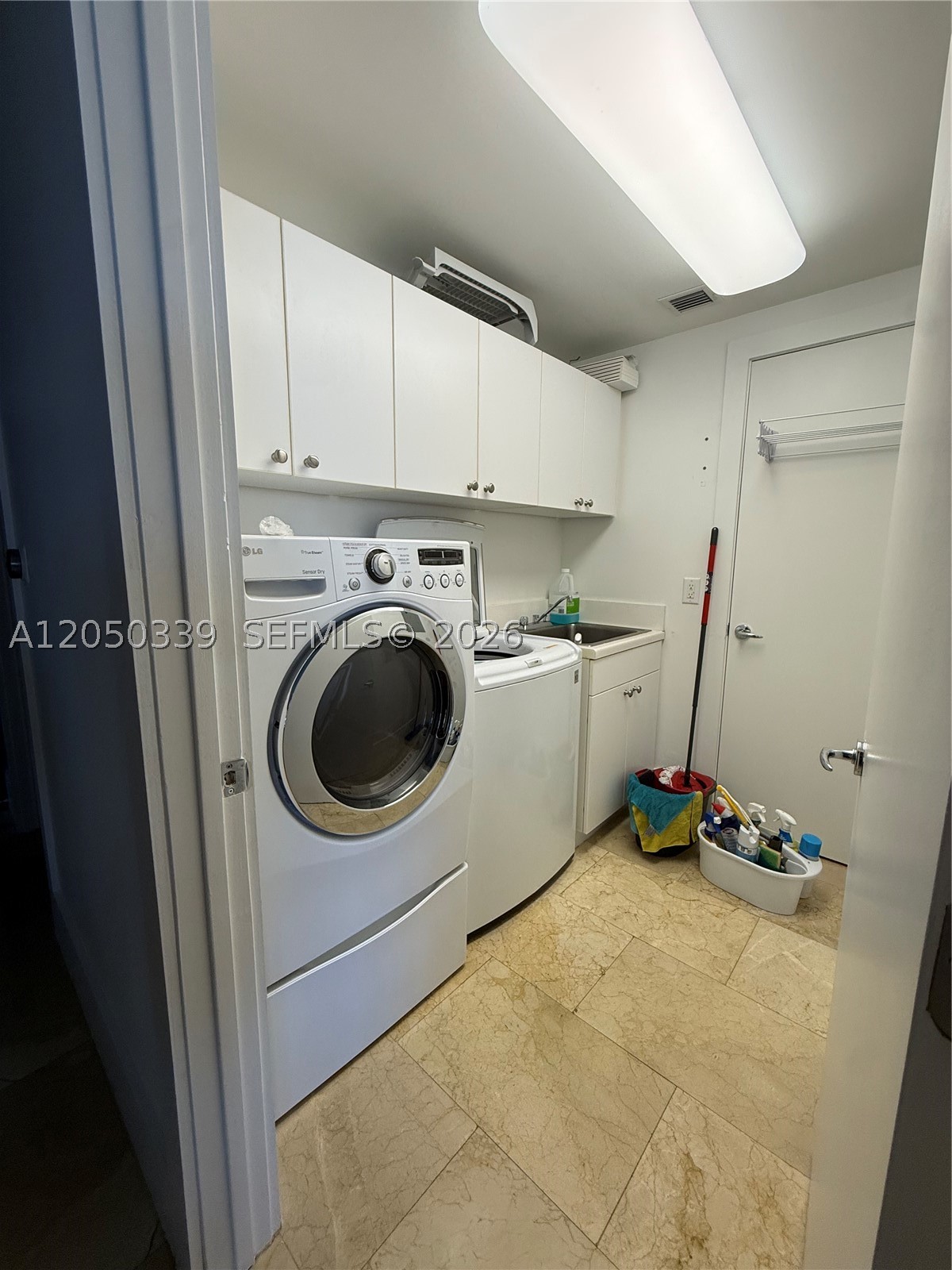 21200 Point Pl #1403, Aventura FL 33180