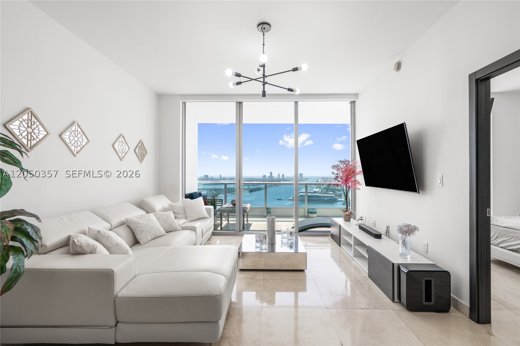900 Biscayne Blvd #3704, Miami FL 33132