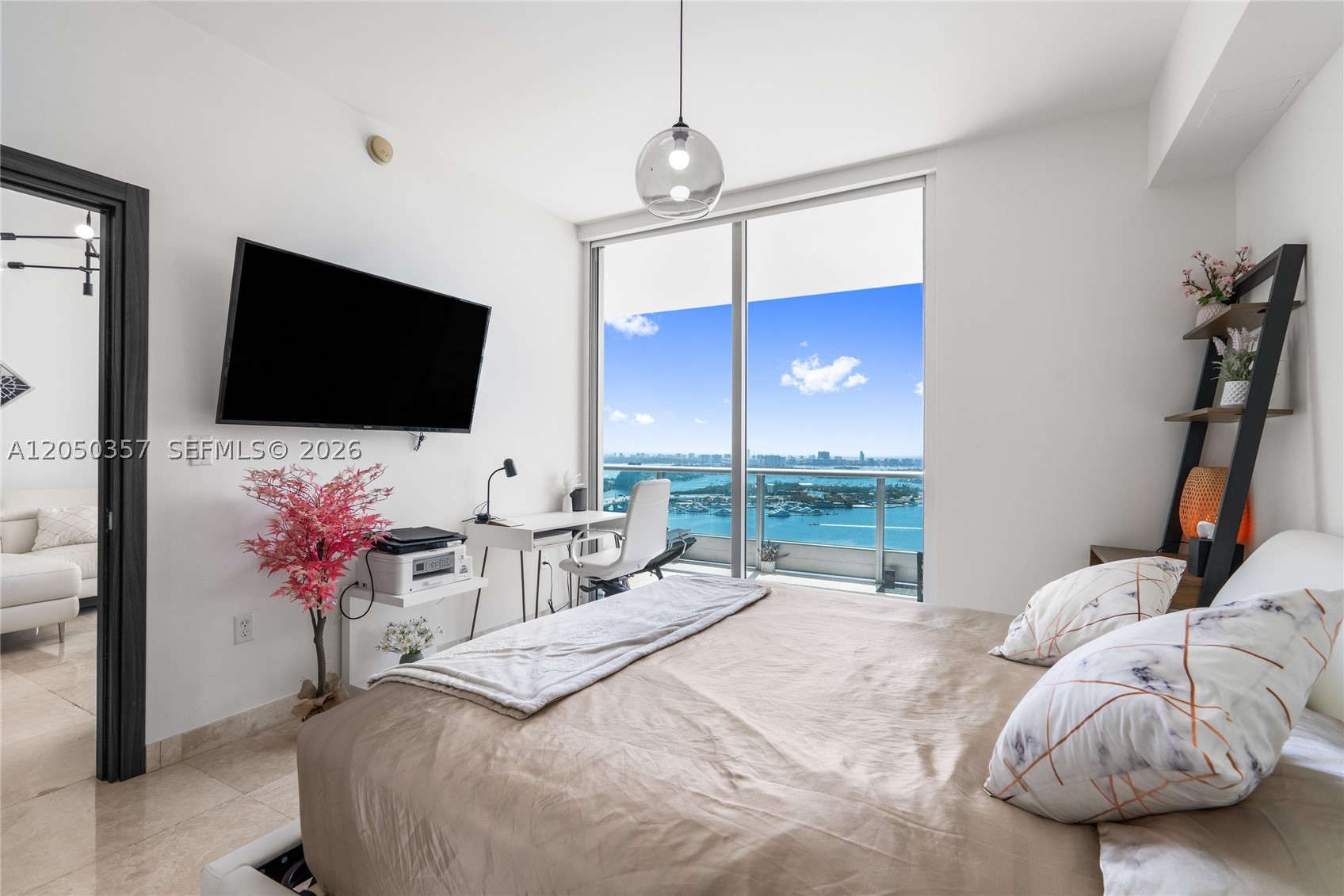 900 Biscayne Blvd #3704, Miami FL 33132