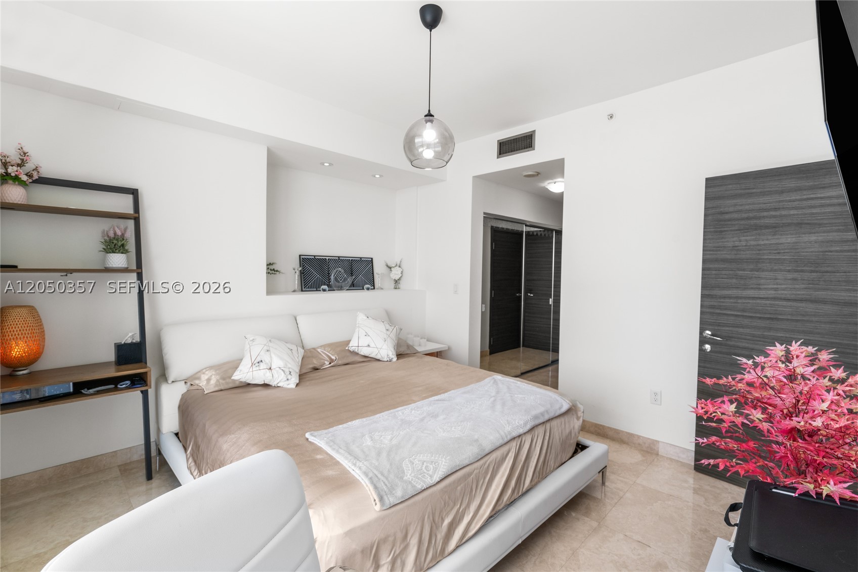 900 Biscayne Blvd #3704, Miami FL 33132