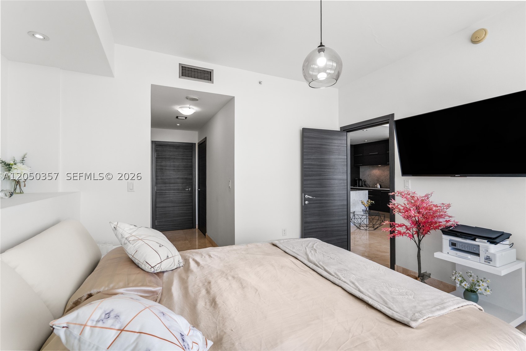 900 Biscayne Blvd #3704, Miami FL 33132