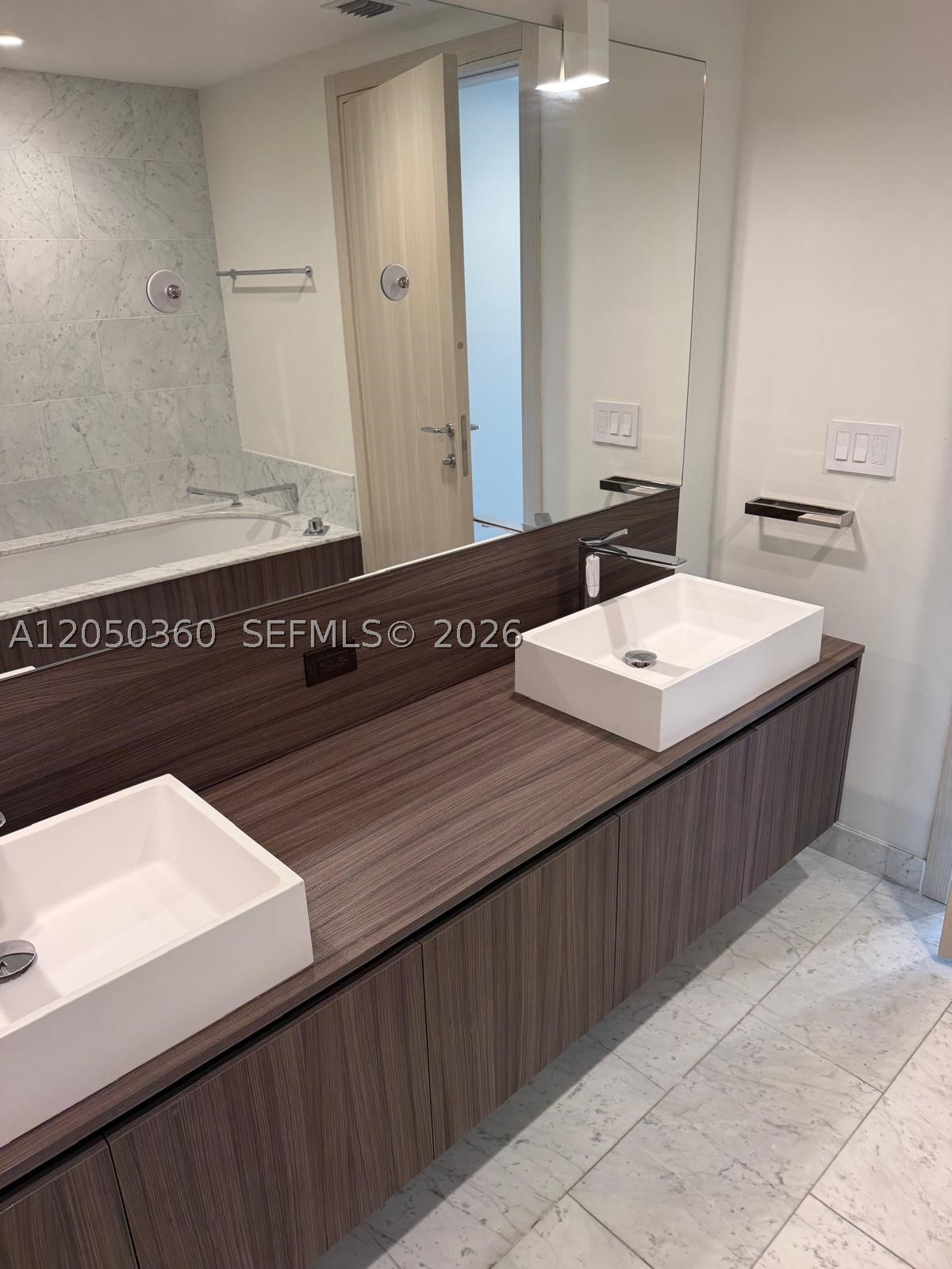 1000 Brickell Plz #3308, Miami FL 33131