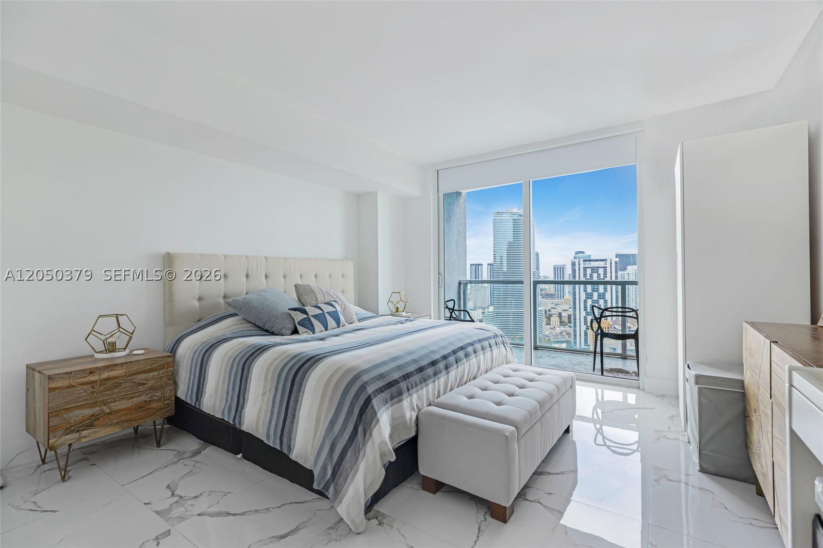 55 SE 6th ST #3807, Miami FL 33131