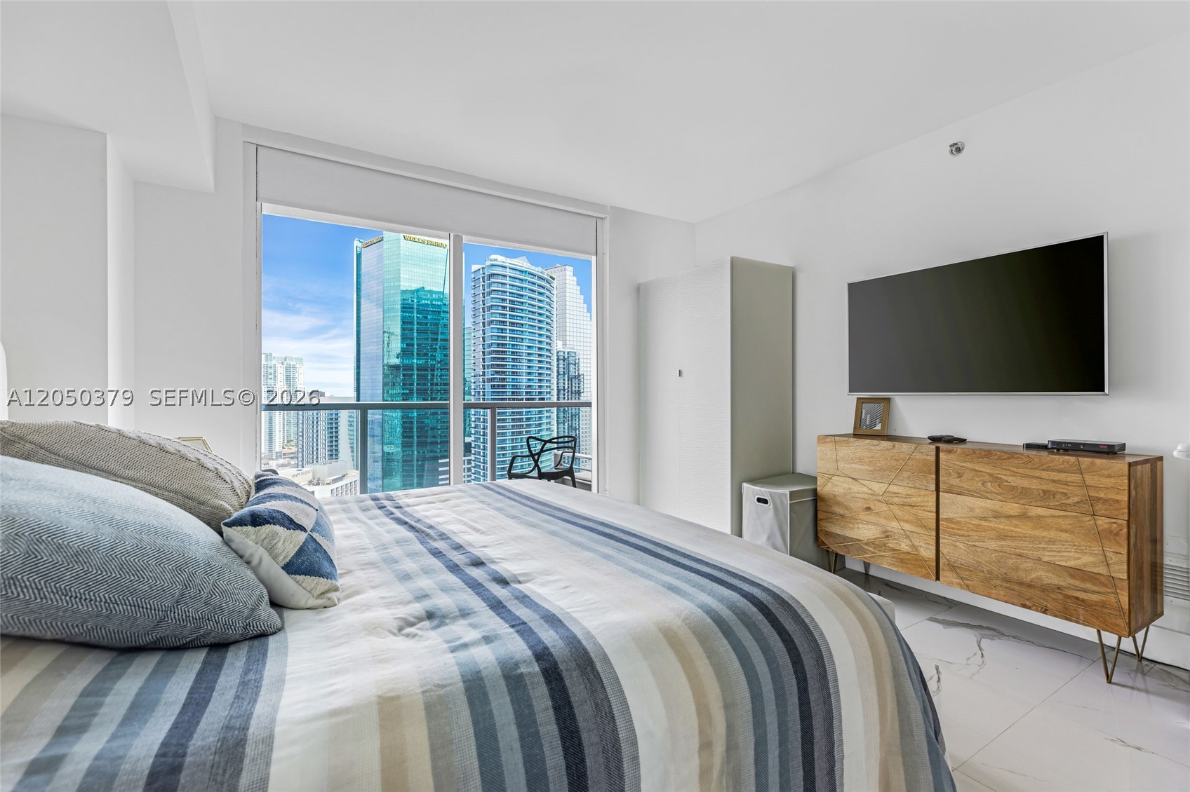 55 SE 6th ST #3807, Miami FL 33131