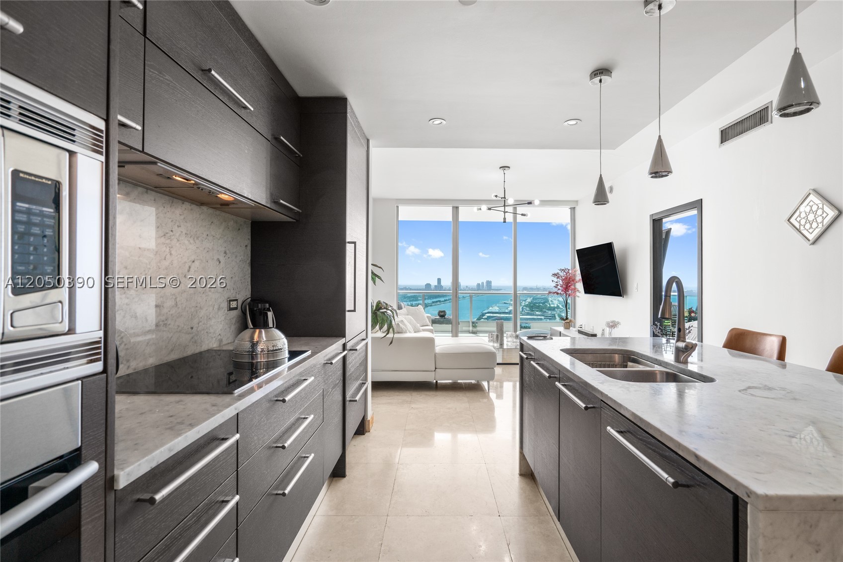 900 Biscayne Blvd #3704, Miami FL 33132
