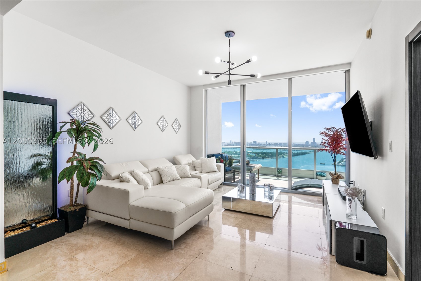 900 Biscayne Blvd #3704, Miami FL 33132