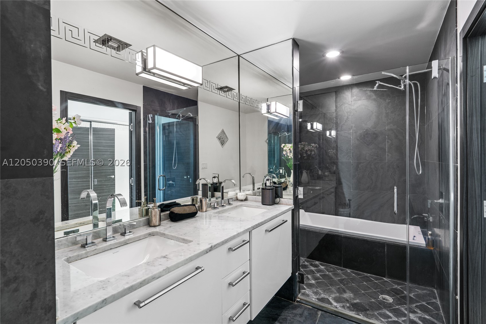 900 Biscayne Blvd #3704, Miami FL 33132