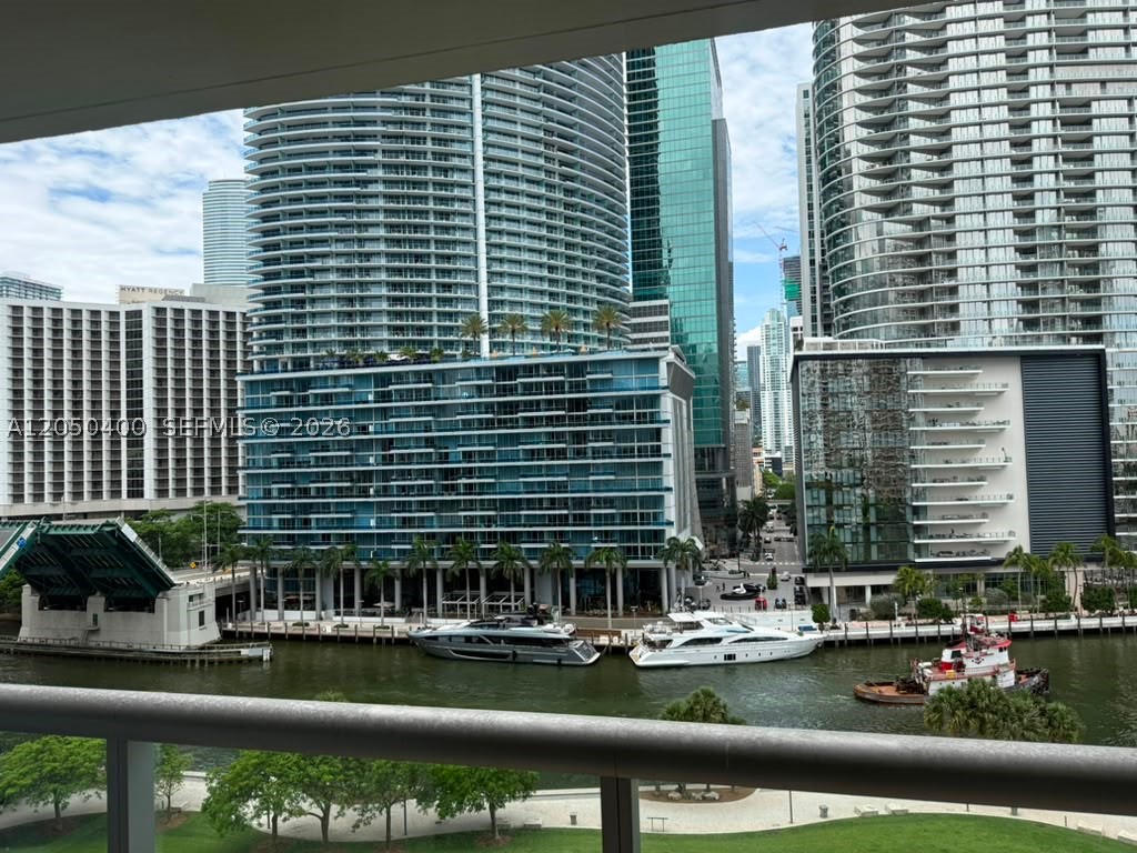 475 Brickell Ave #1012, Miami FL 33131