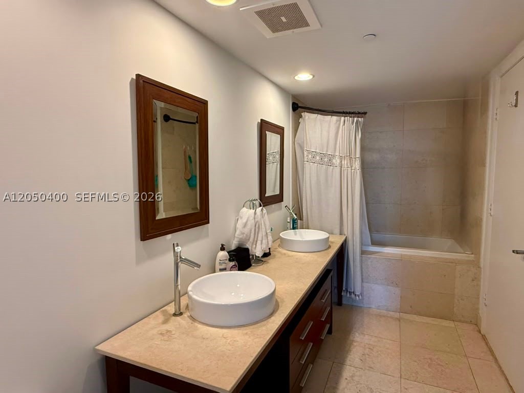 475 Brickell Ave #1012, Miami FL 33131