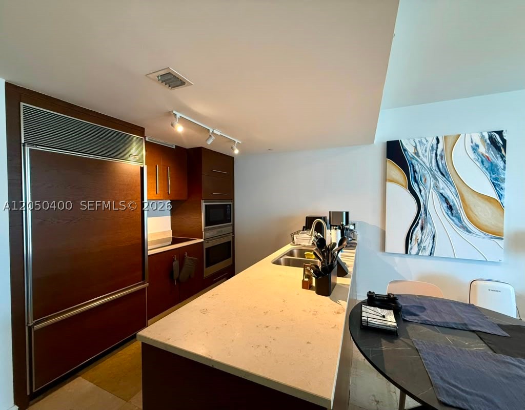 475 Brickell Ave #1012, Miami FL 33131