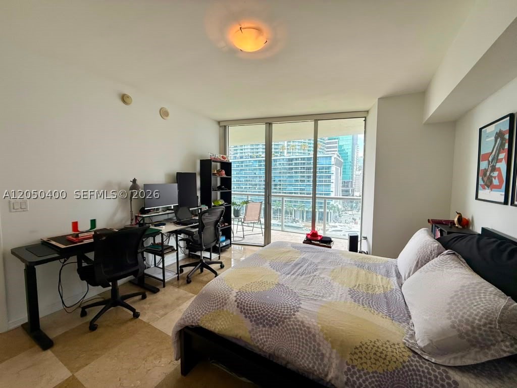 475 Brickell Ave #1012, Miami FL 33131