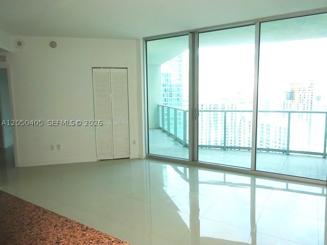 300 S Biscayne Blvd #T-3505, Miami FL 33131