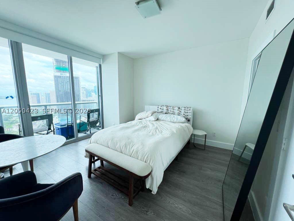 888 Biscayne Blvd #4005, Miami FL 33132