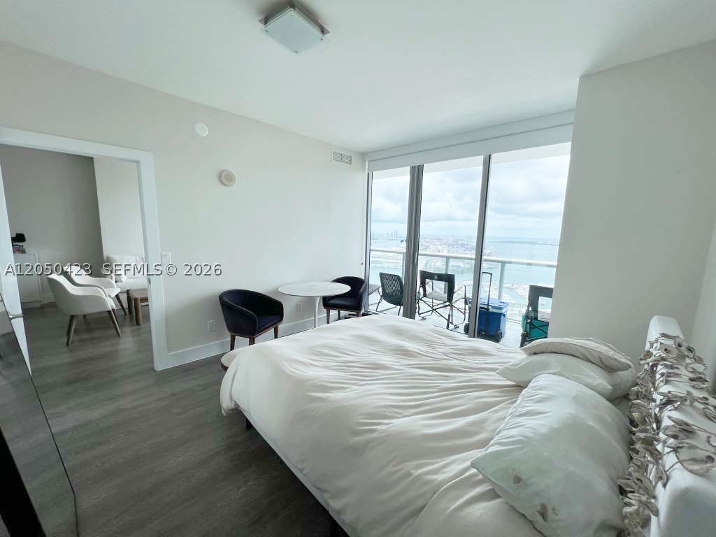 888 Biscayne Blvd #4005, Miami FL 33132