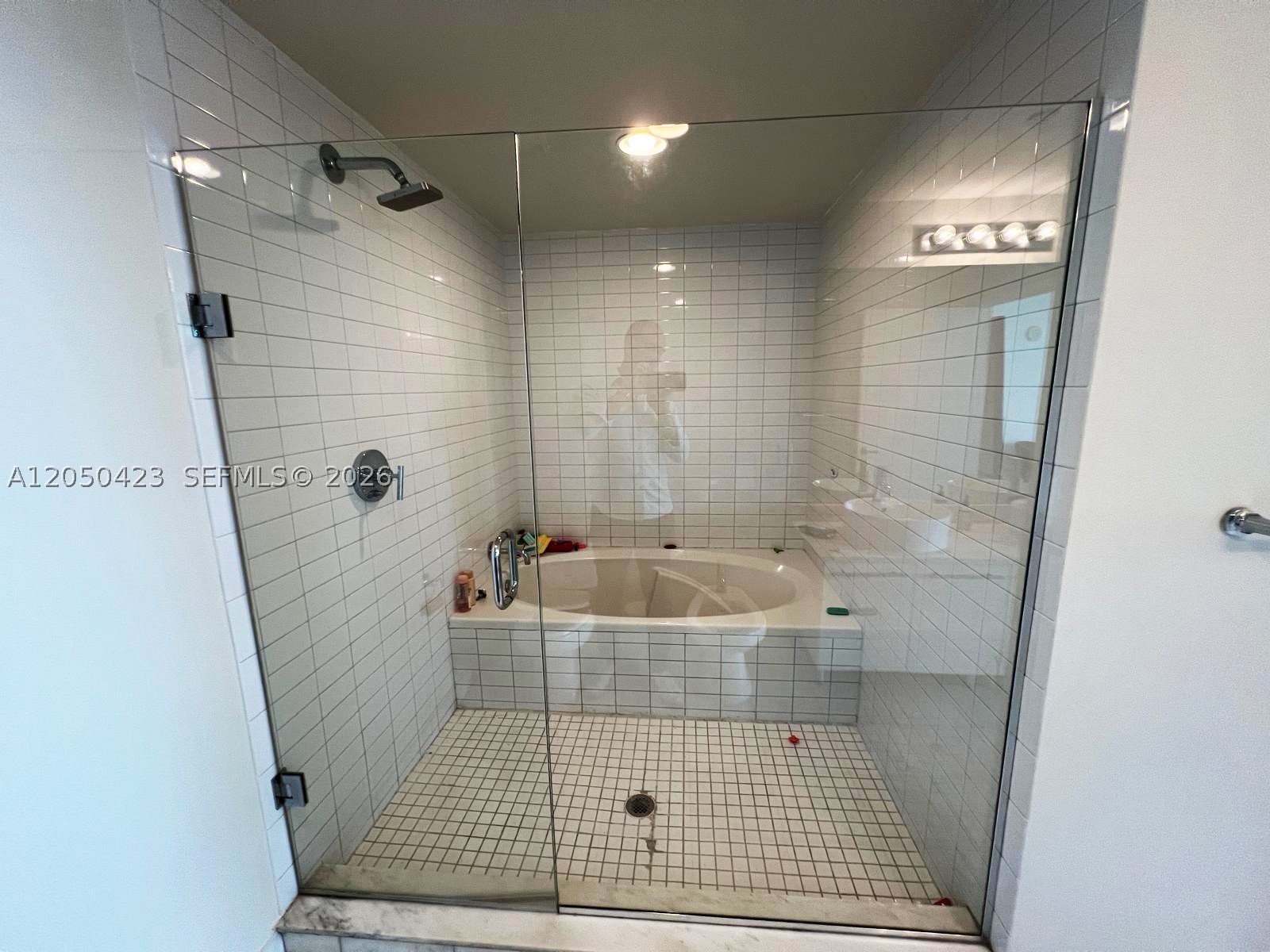 888 Biscayne Blvd #4005, Miami FL 33132