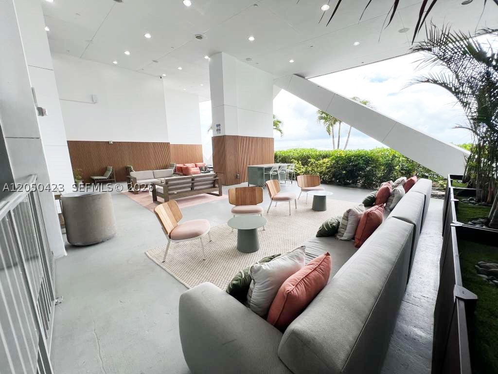 888 Biscayne Blvd #4005, Miami FL 33132