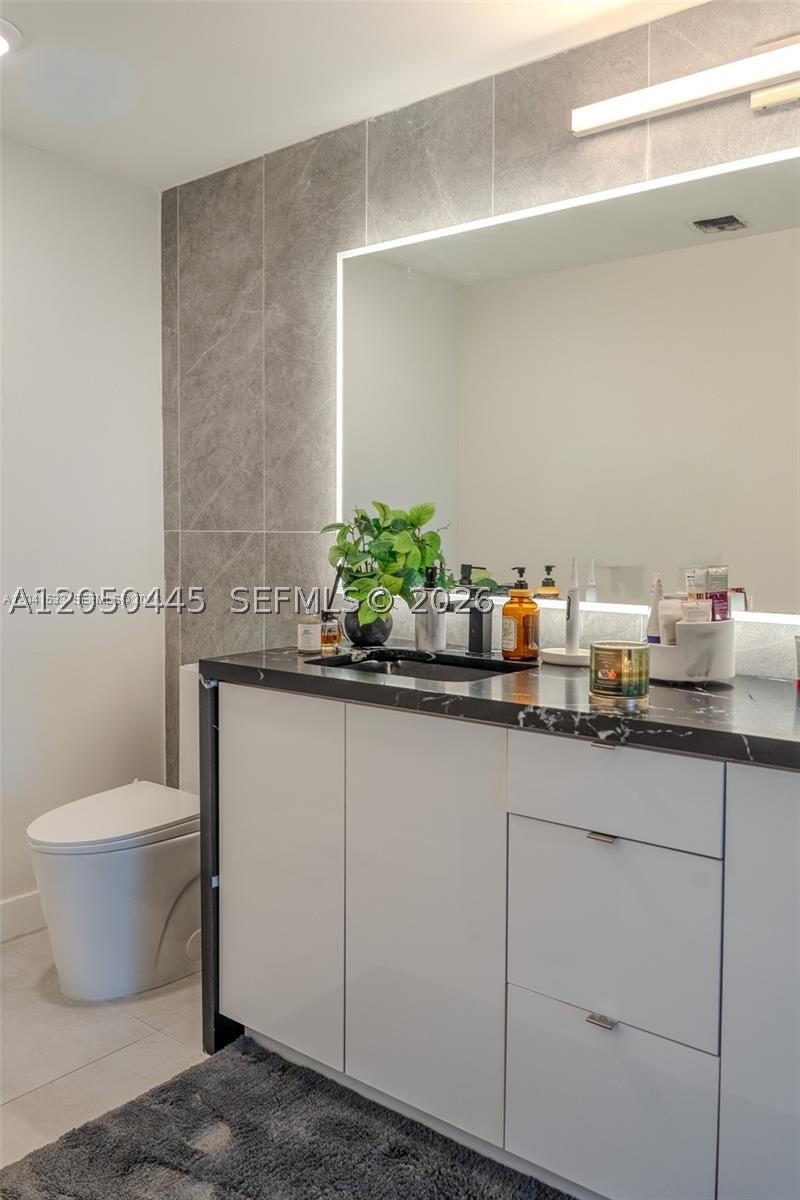90 SW 3rd St #3703, Miami FL 33130