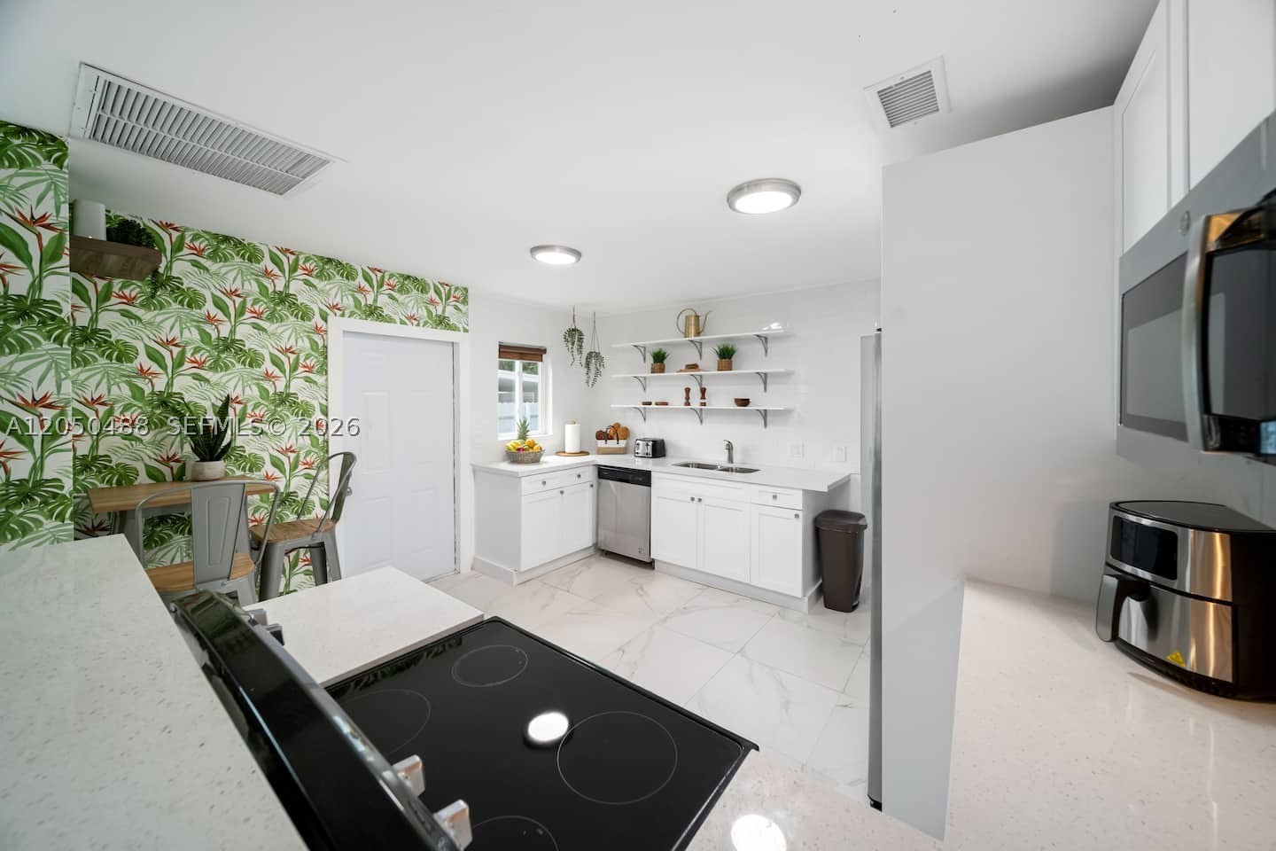 810 NW 21st Ct, Miami FL 33125