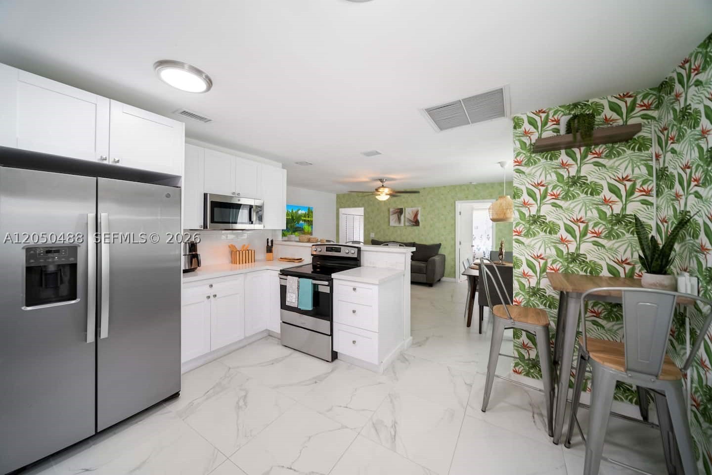 810 NW 21st Ct, Miami FL 33125