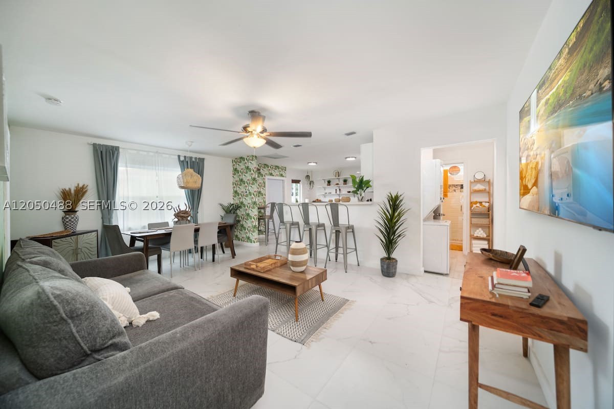 810 NW 21st Ct, Miami FL 33125