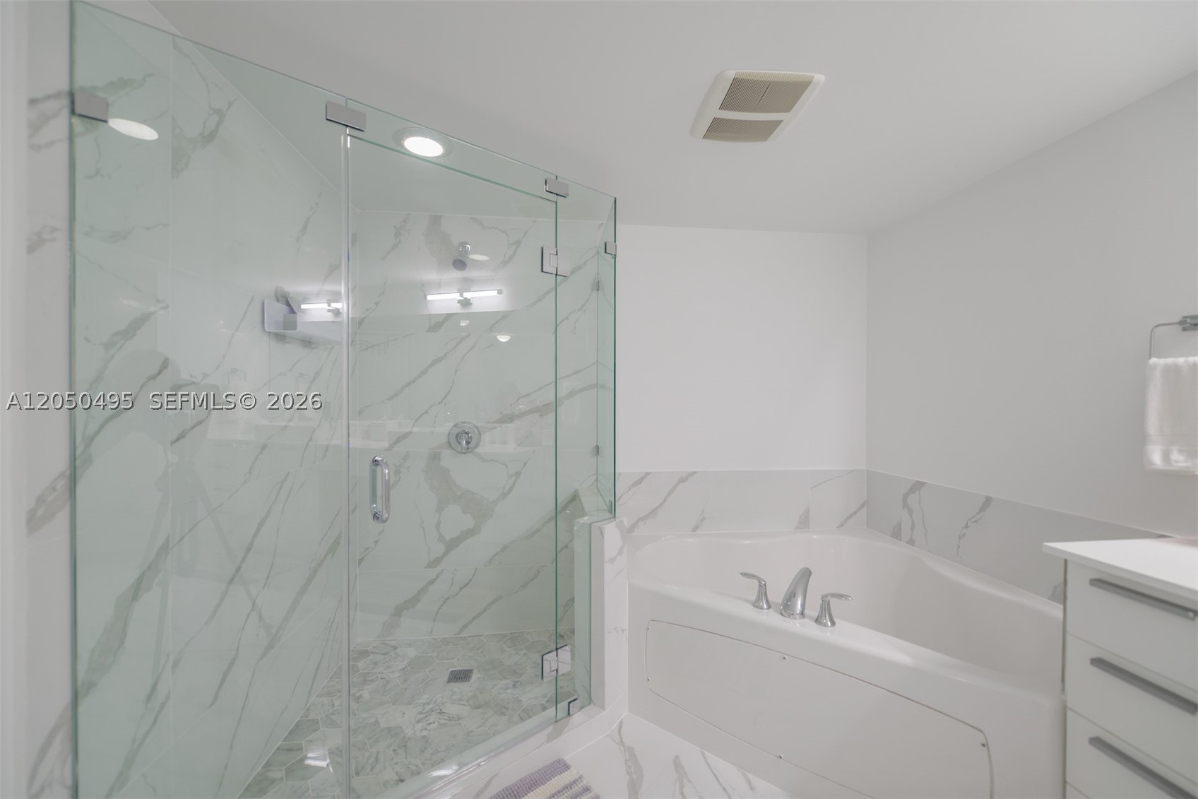 16699 Collins Ave #2004, Sunny Isles Beach FL 33160