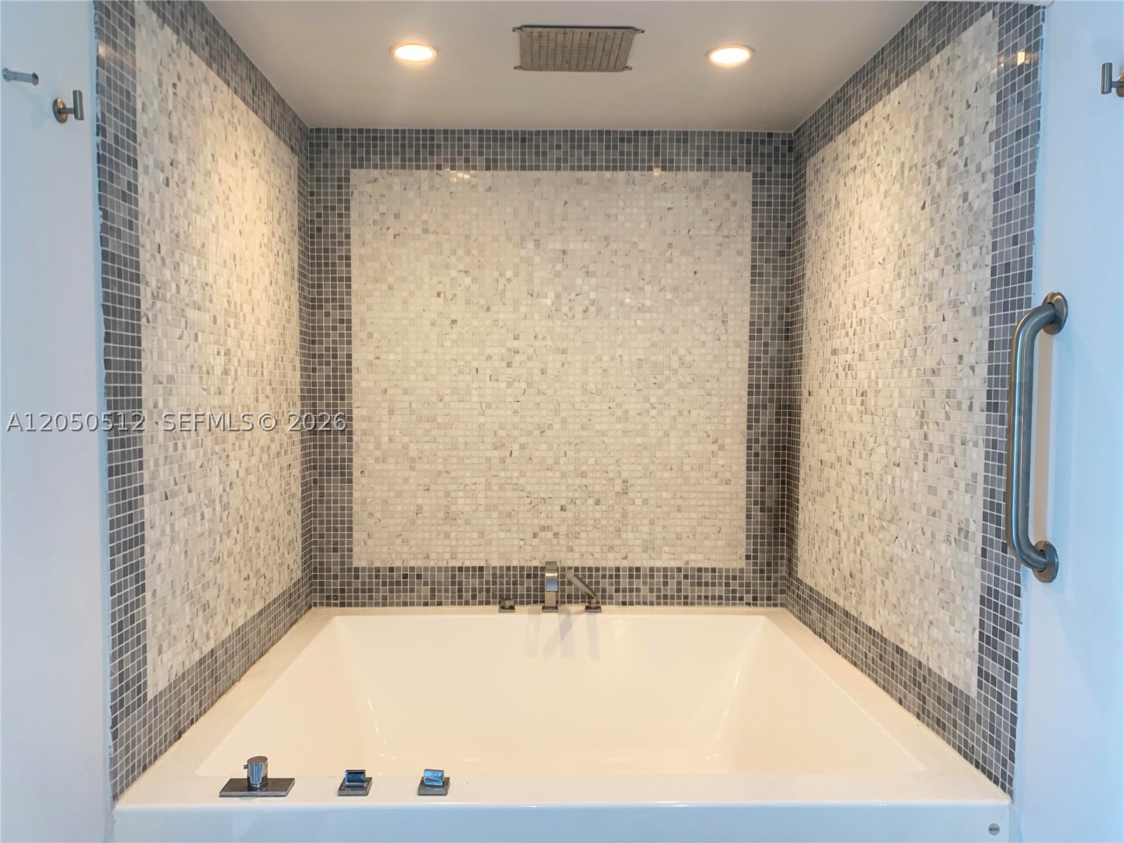 200 Biscayne Boulevard Way #4412, Miami FL 33131