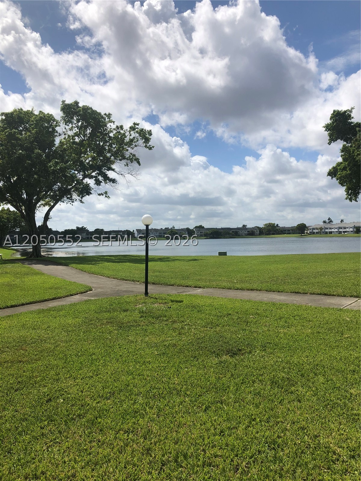 3461 NW 44th St #102, Oakland Park FL 33309