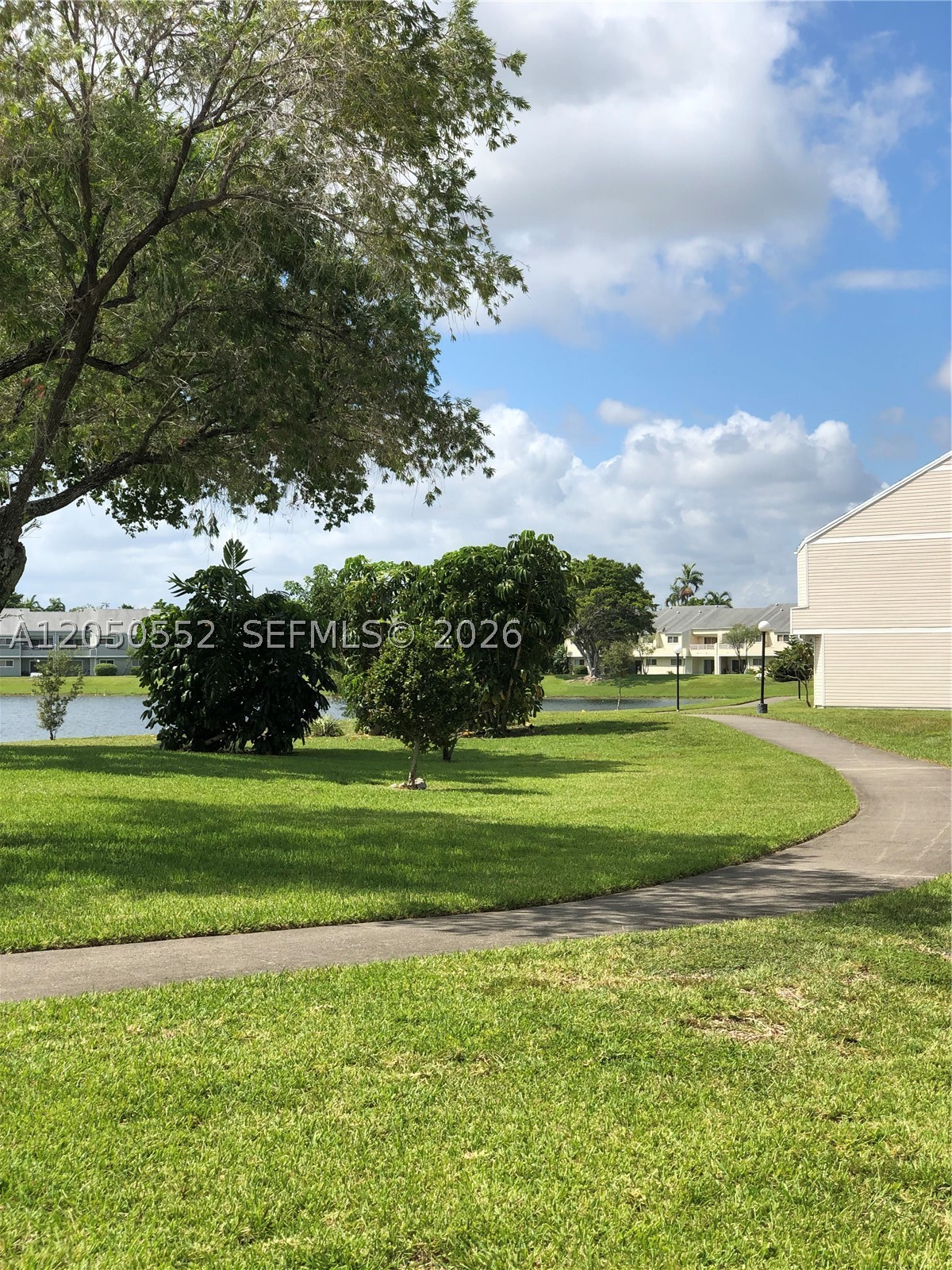 3461 NW 44th St #102, Oakland Park FL 33309