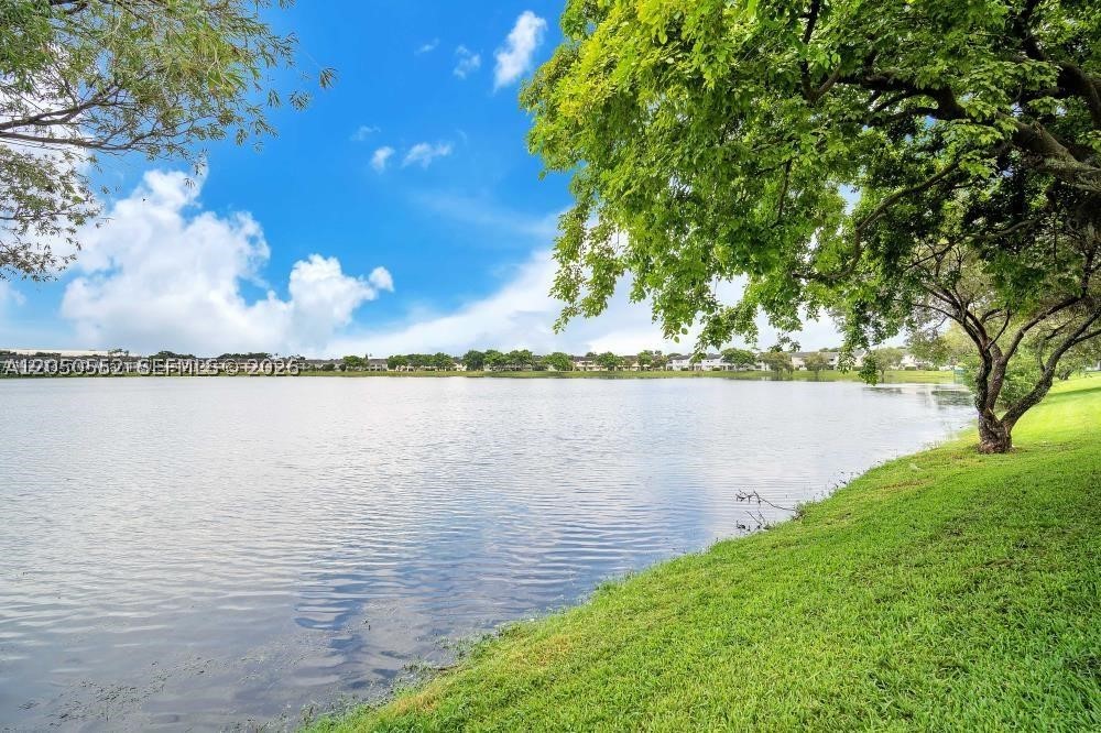 3461 NW 44th St #102, Oakland Park FL 33309
