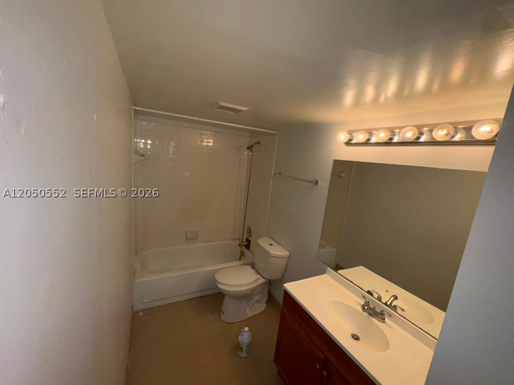 3461 NW 44th St #102, Oakland Park FL 33309
