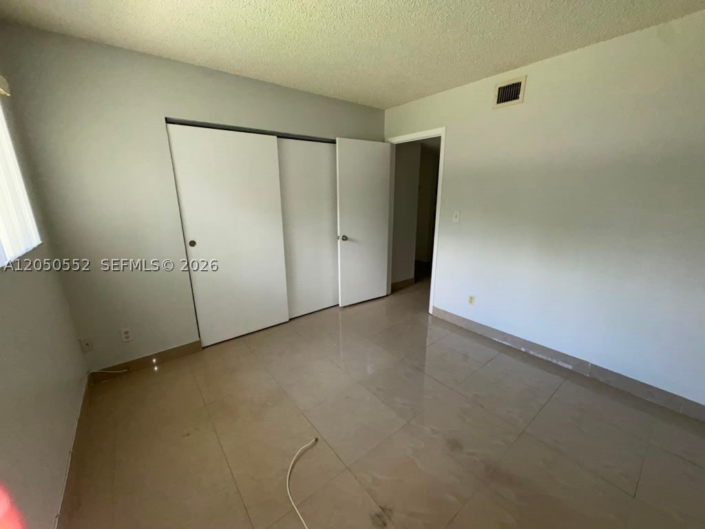 3461 NW 44th St #102, Oakland Park FL 33309