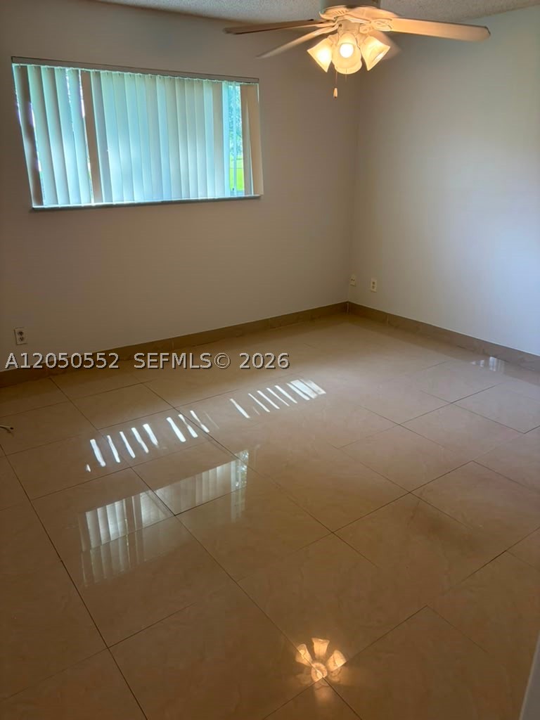 3461 NW 44th St #102, Oakland Park FL 33309