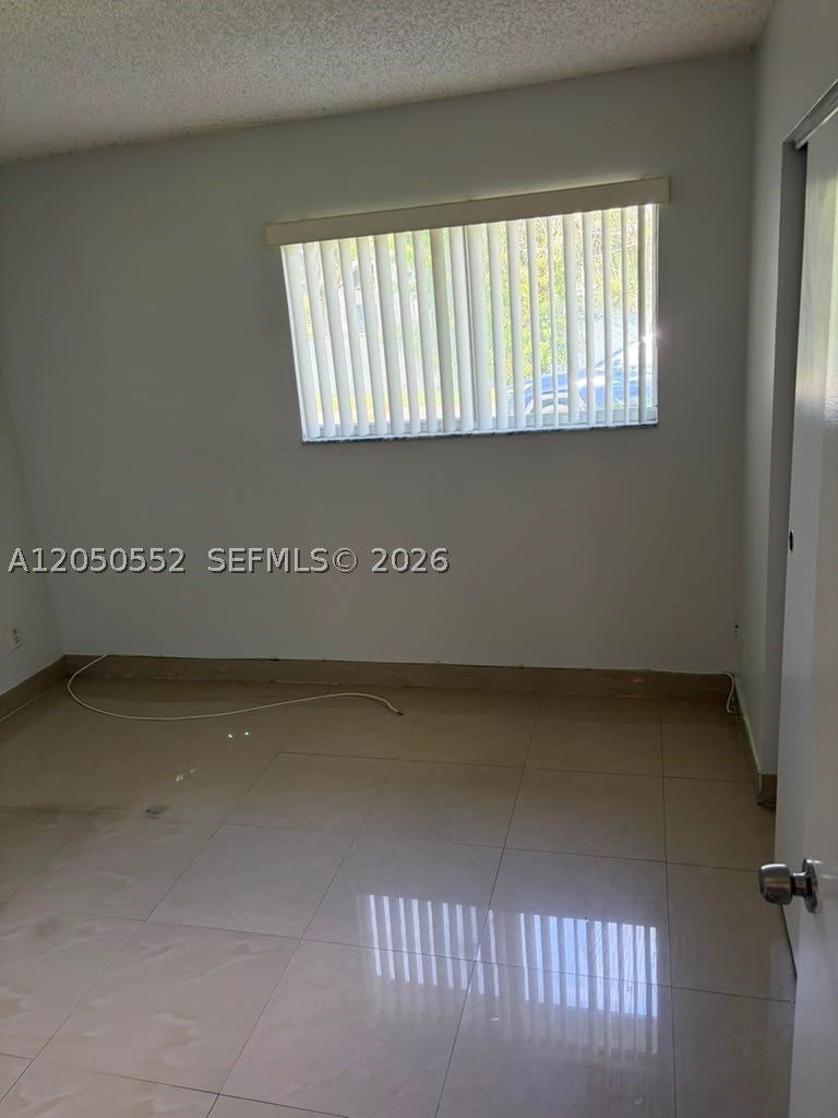 3461 NW 44th St #102, Oakland Park FL 33309