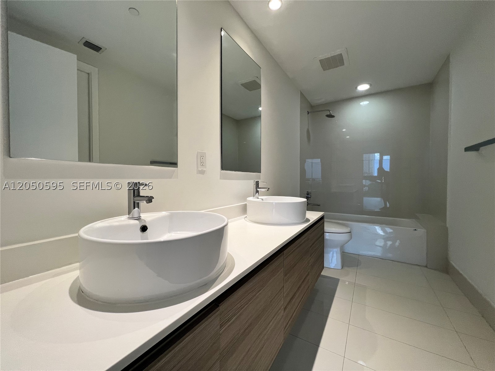 121 NE 34th St #L505, Miami FL 33137