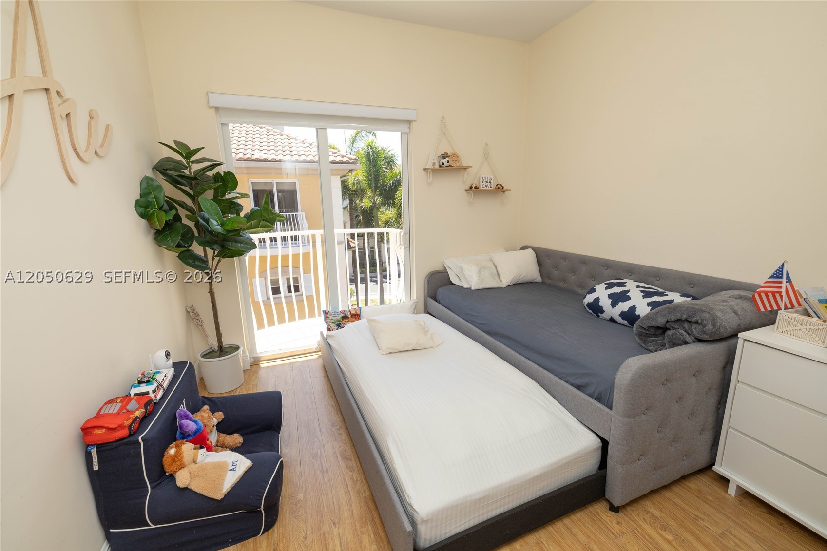 18451 NE 27th Pl, Aventura FL 33160