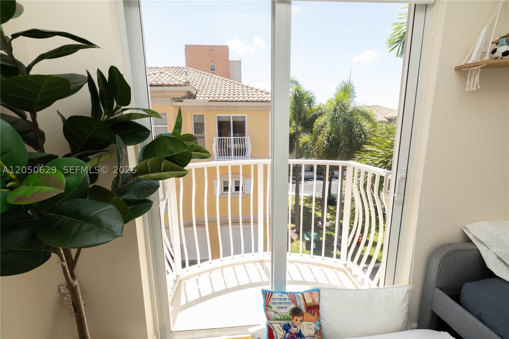 18451 NE 27th Pl, Aventura FL 33160