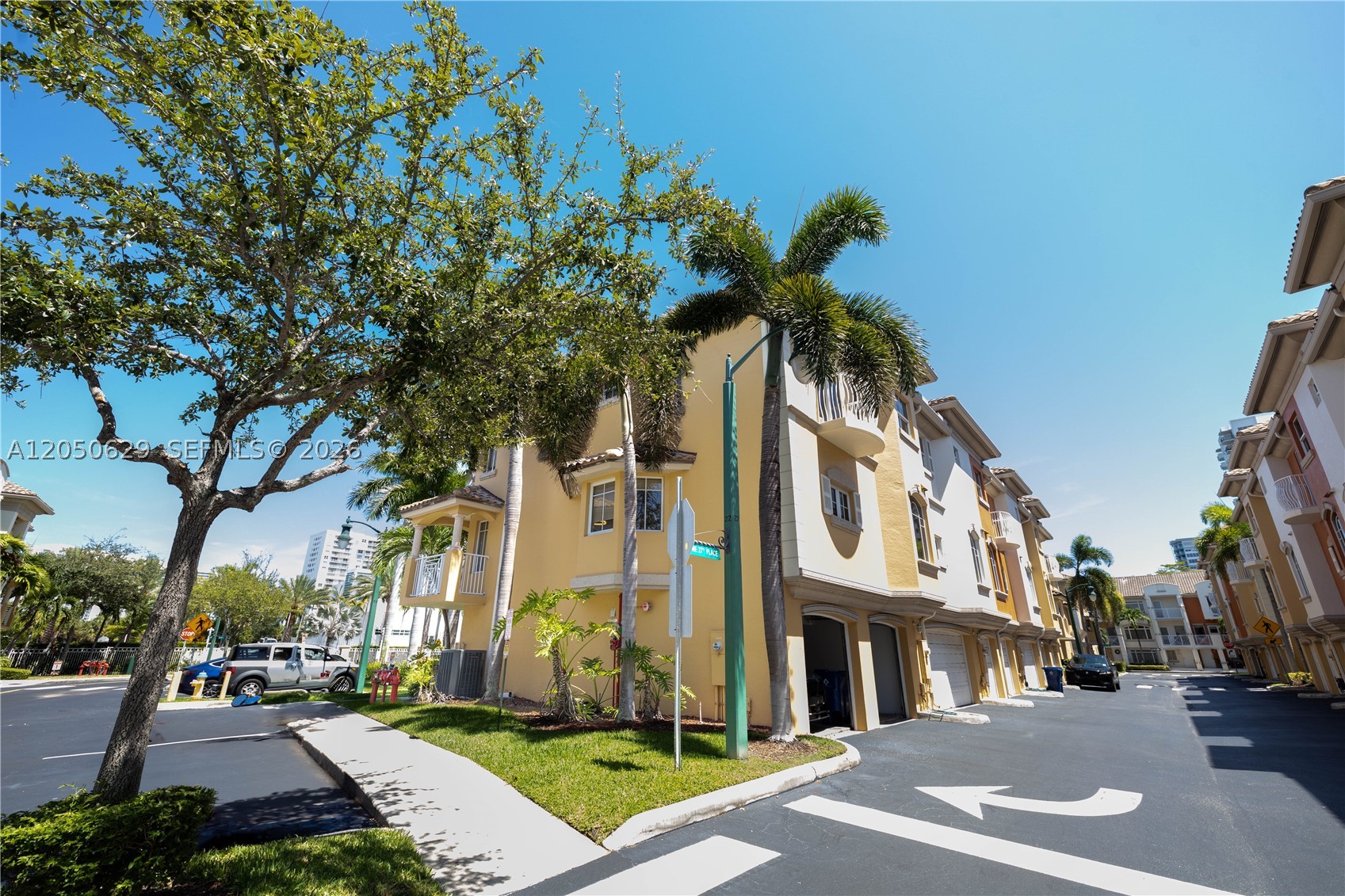18451 NE 27th Pl, Aventura FL 33160