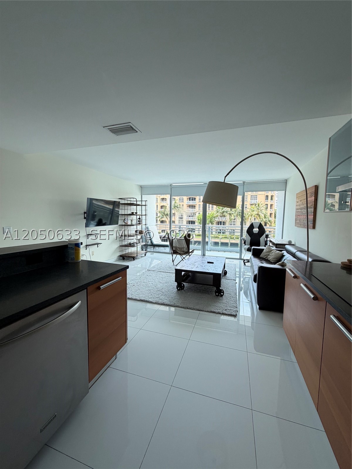 2950 NE 188th St #216, Aventura FL 33180