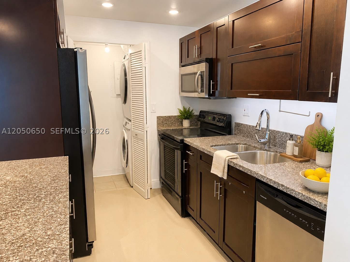 100 Lakeview Dr #316, Weston FL 33326