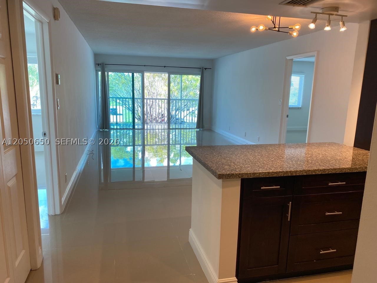 100 Lakeview Dr #316, Weston FL 33326