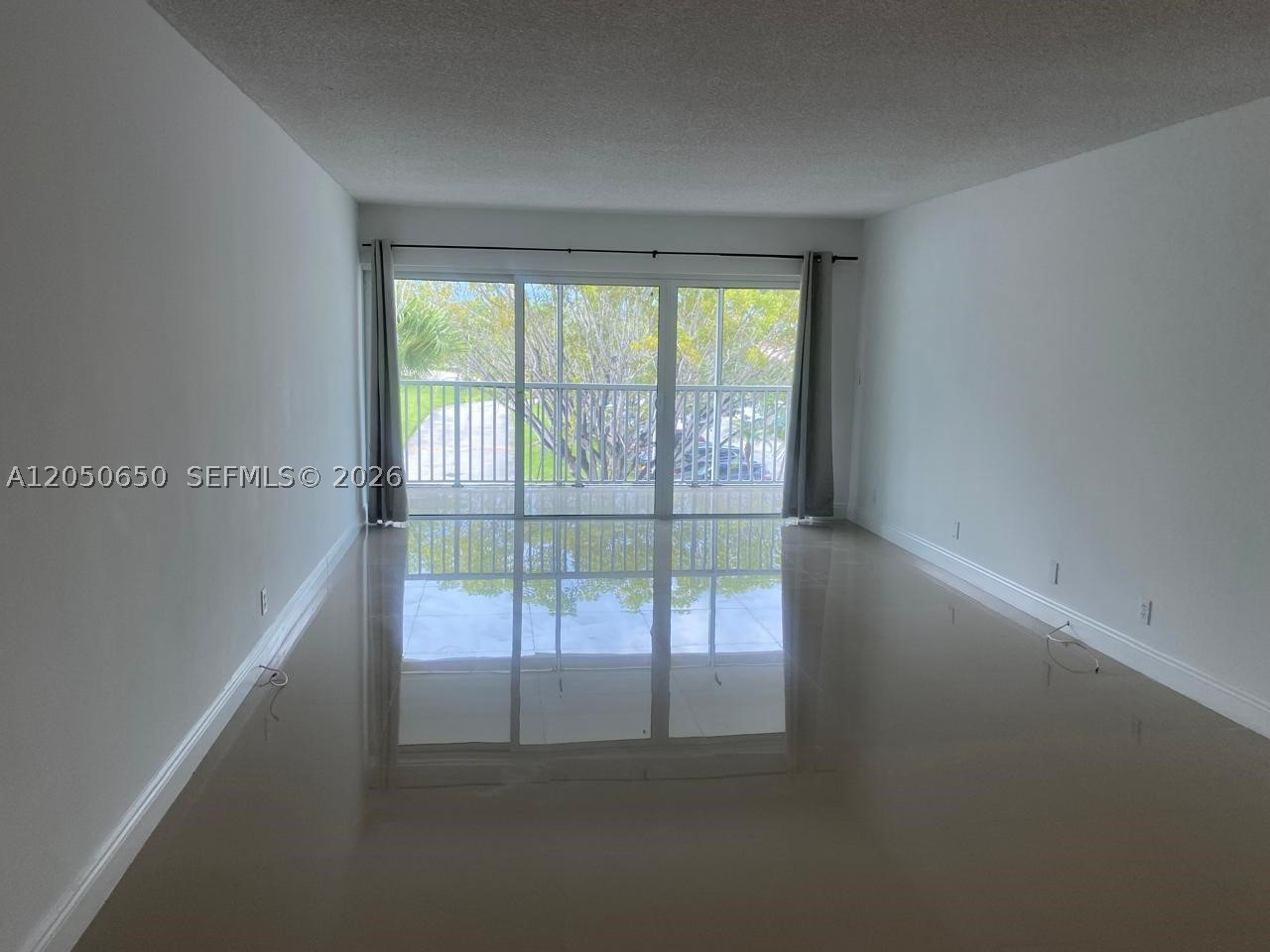 100 Lakeview Dr #316, Weston FL 33326